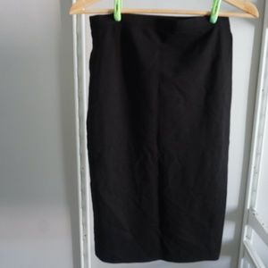 Black Midi compressive skirt with slit on side